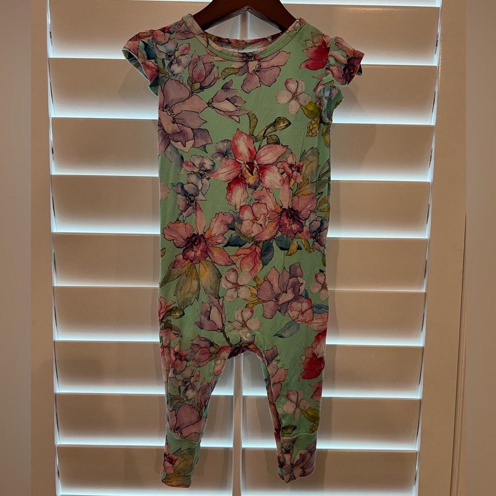 Posh Peanut Short Sleeve Floral Outfit